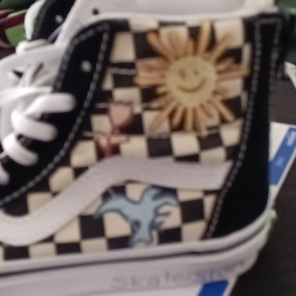 #40❤️ NWT Vans X Skateistan SK8 Hi Girls Skate Shoes - Picture 2 of 10